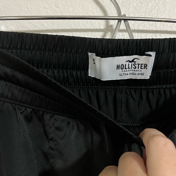 Hollister Satin Cargo Jogger Pants - Picture 5 of 6